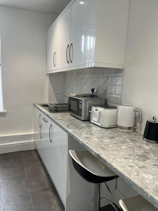 Town Centre Studio Flat Merthyr Tydfil Exterior foto
