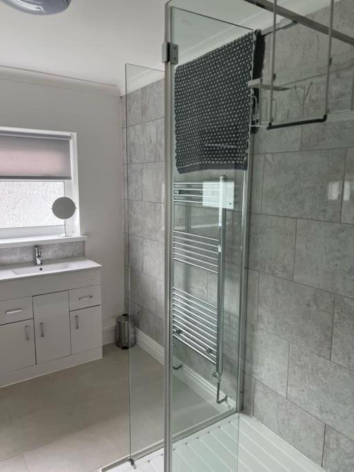 Town Centre Studio Flat Merthyr Tydfil Exterior foto